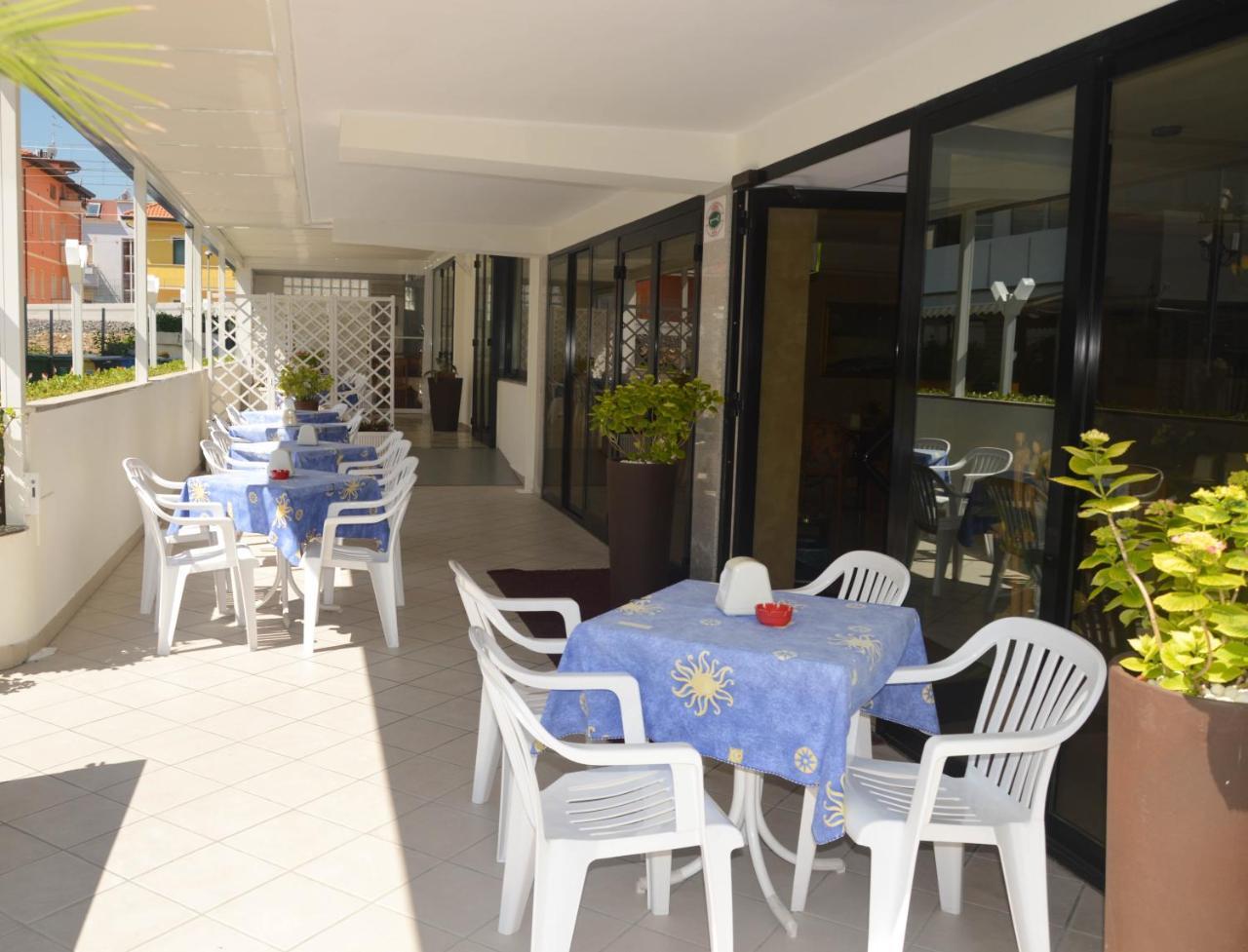 Hotel Karin Marebello Zewnętrze zdjęcie