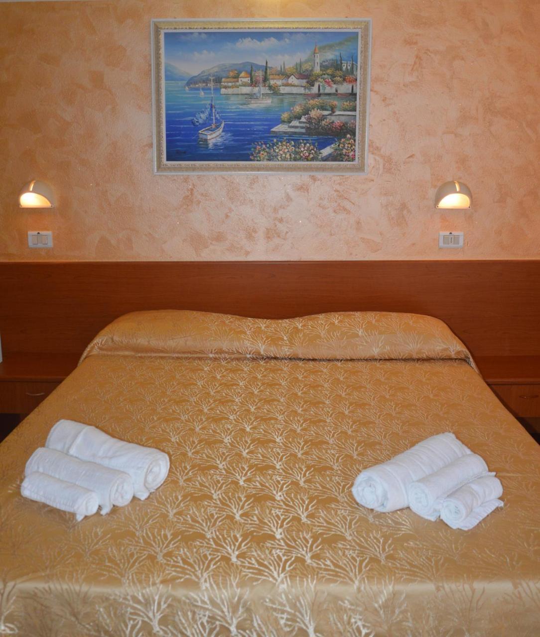 Hotel Karin Marebello Zewnętrze zdjęcie