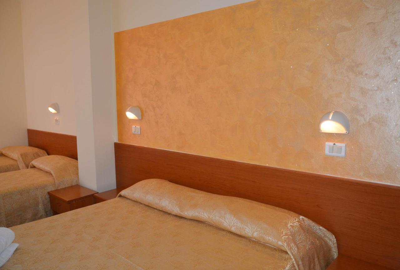 Hotel Karin Marebello Zewnętrze zdjęcie