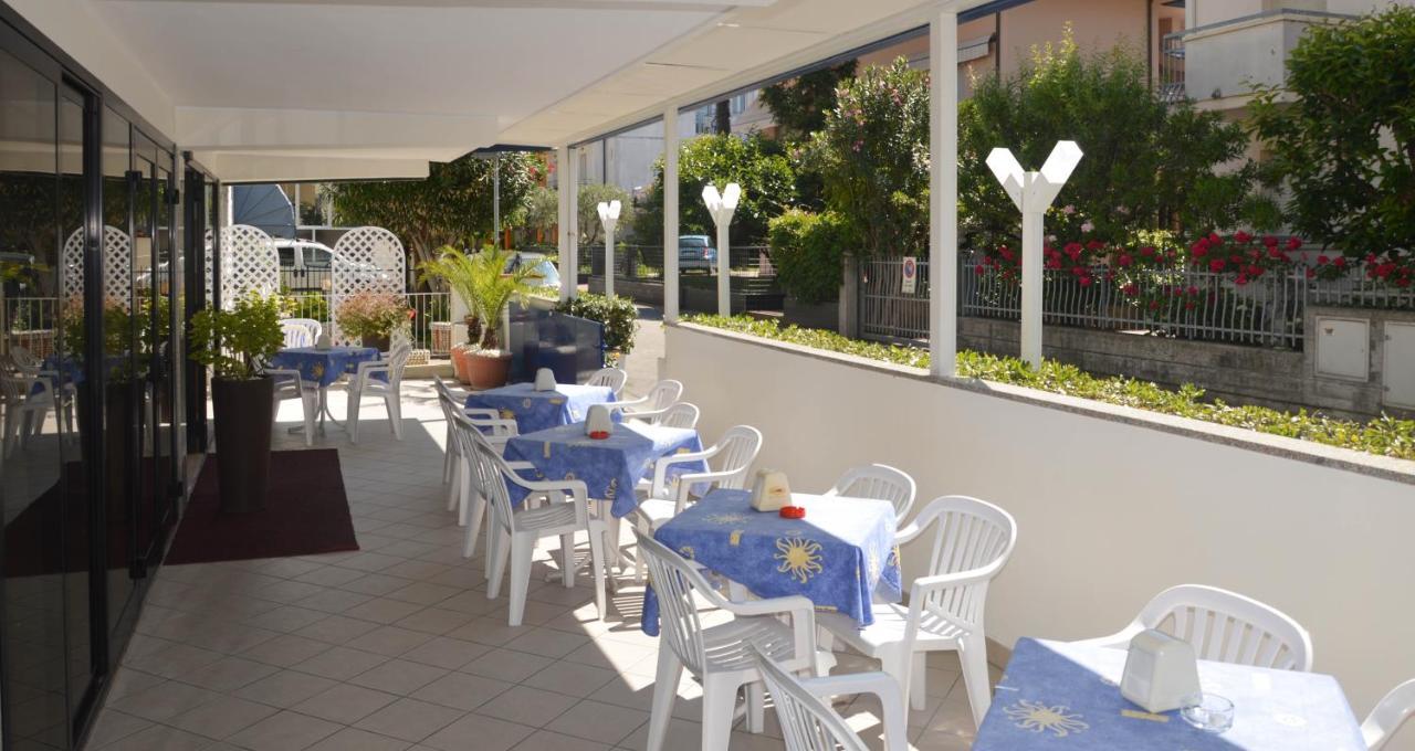 Hotel Karin Marebello Zewnętrze zdjęcie