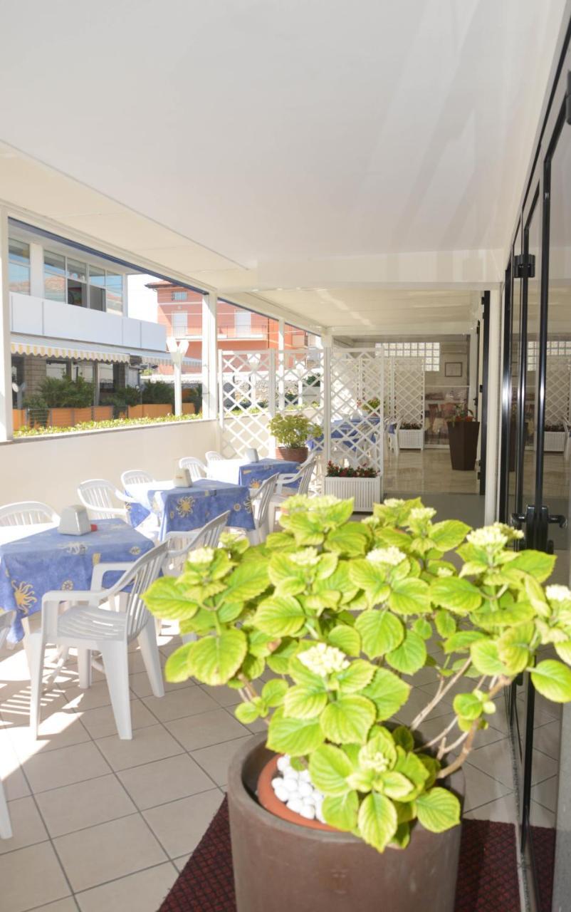 Hotel Karin Marebello Zewnętrze zdjęcie