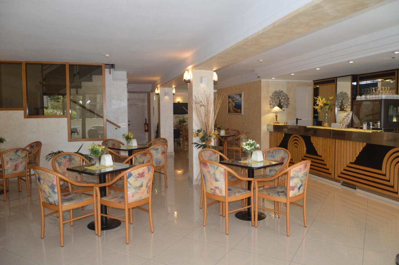 Hotel Karin Marebello Zewnętrze zdjęcie
