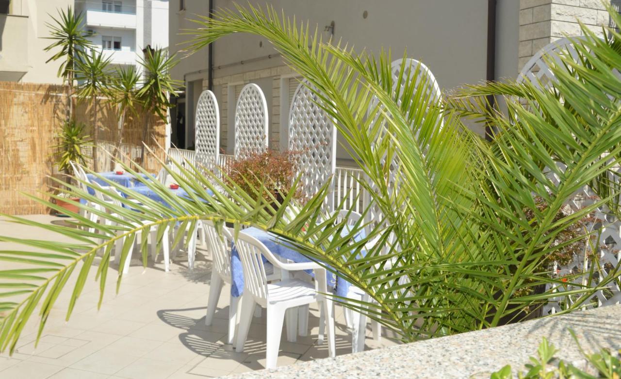 Hotel Karin Marebello Zewnętrze zdjęcie