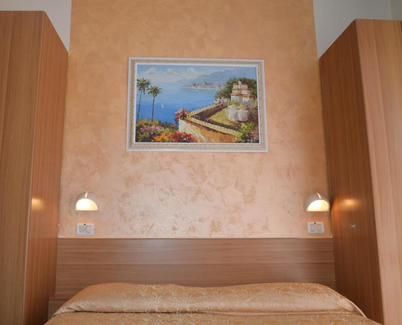 Hotel Karin Marebello Zewnętrze zdjęcie