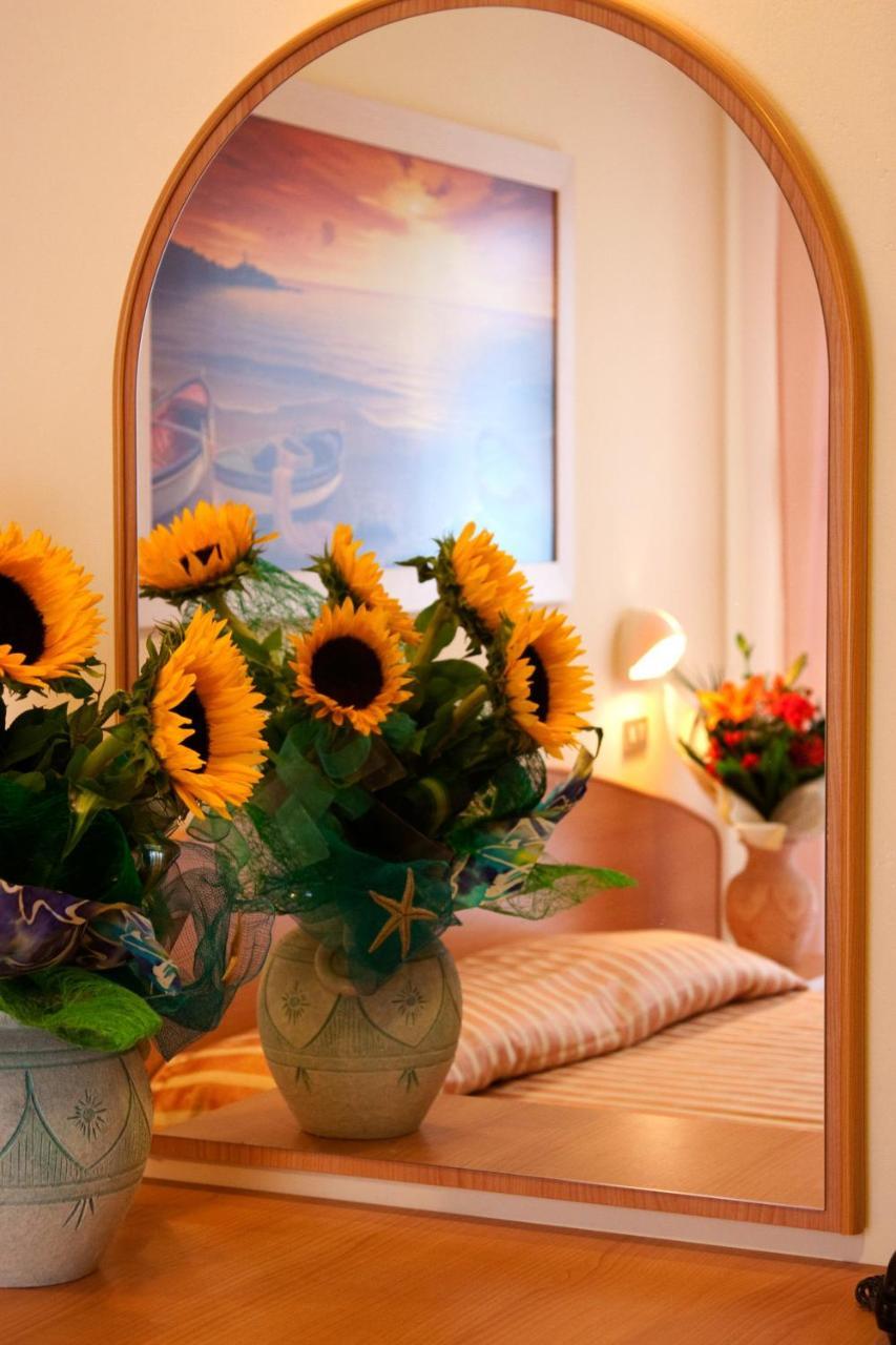 Hotel Karin Marebello Zewnętrze zdjęcie