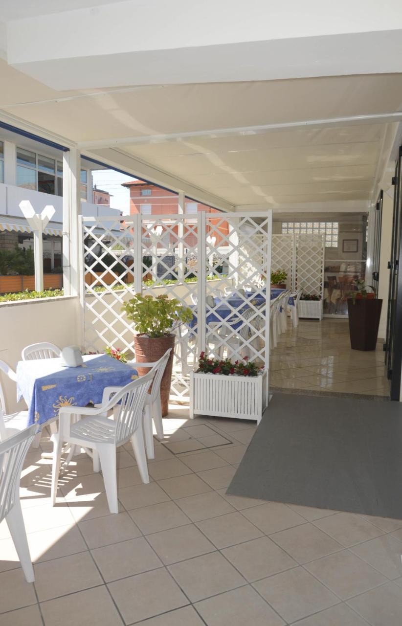 Hotel Karin Marebello Zewnętrze zdjęcie