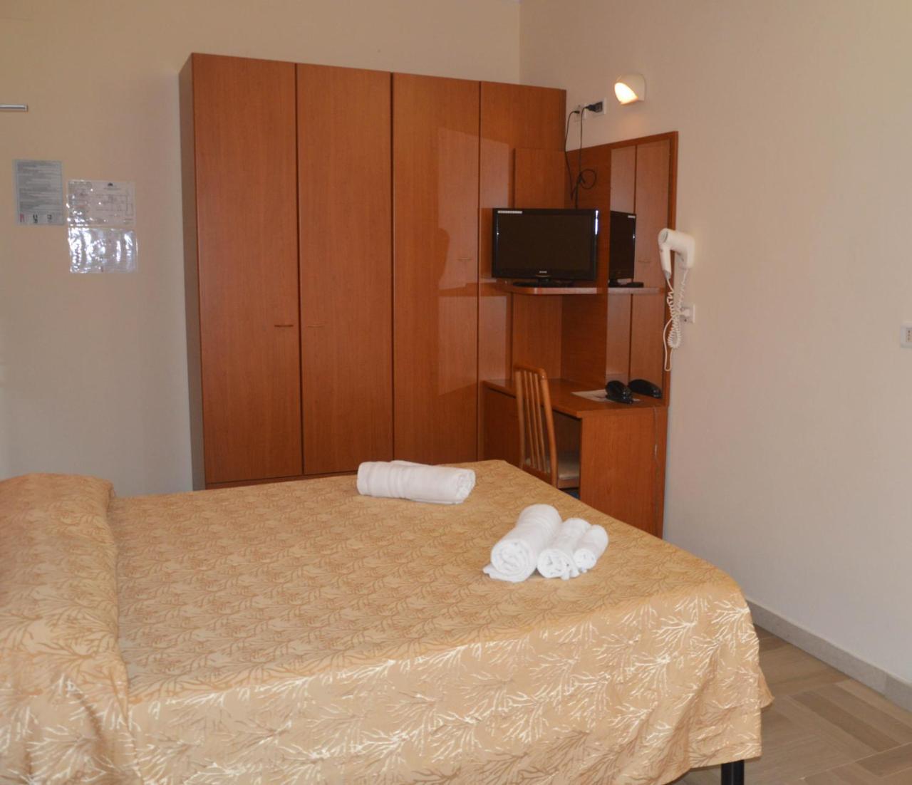 Hotel Karin Marebello Zewnętrze zdjęcie