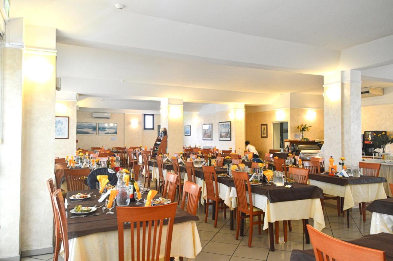 Hotel Karin Marebello Zewnętrze zdjęcie