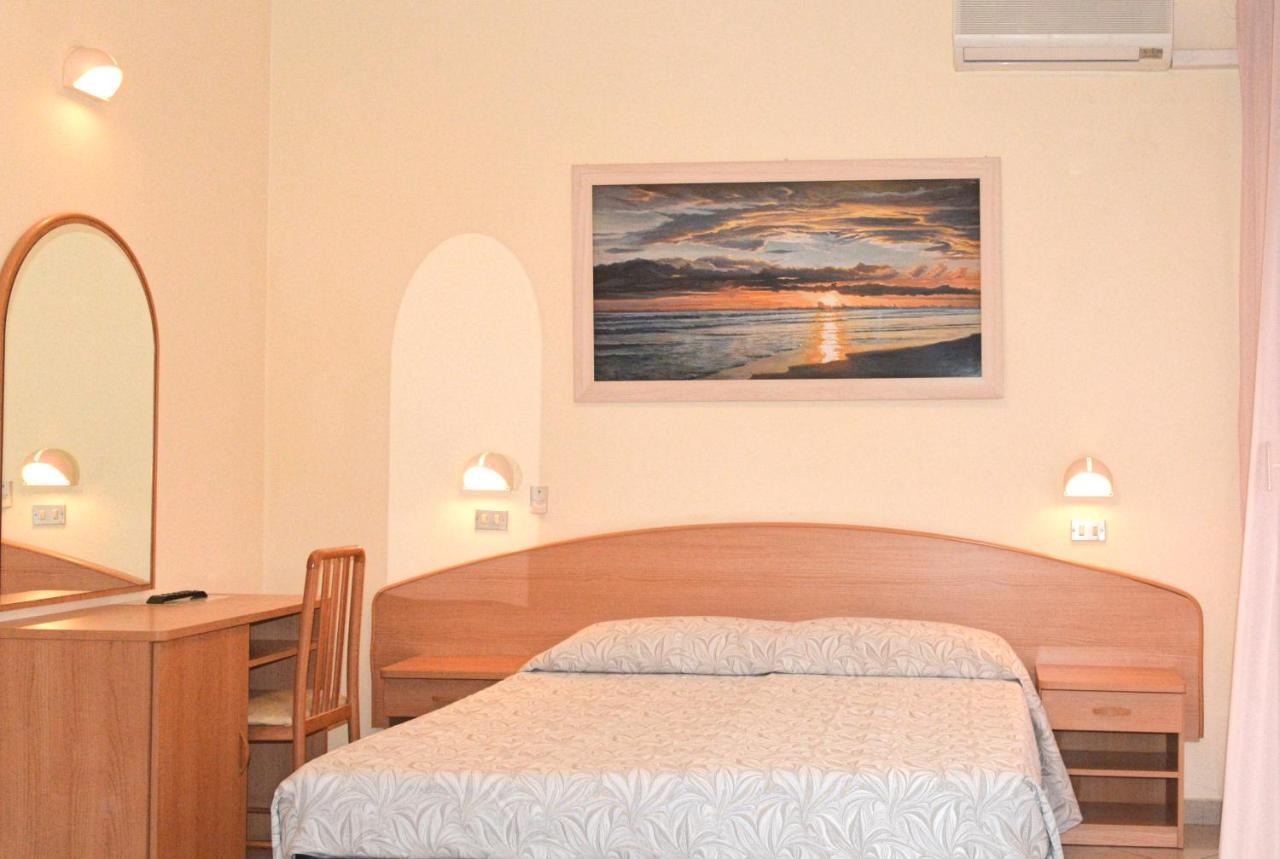 Hotel Karin Marebello Zewnętrze zdjęcie