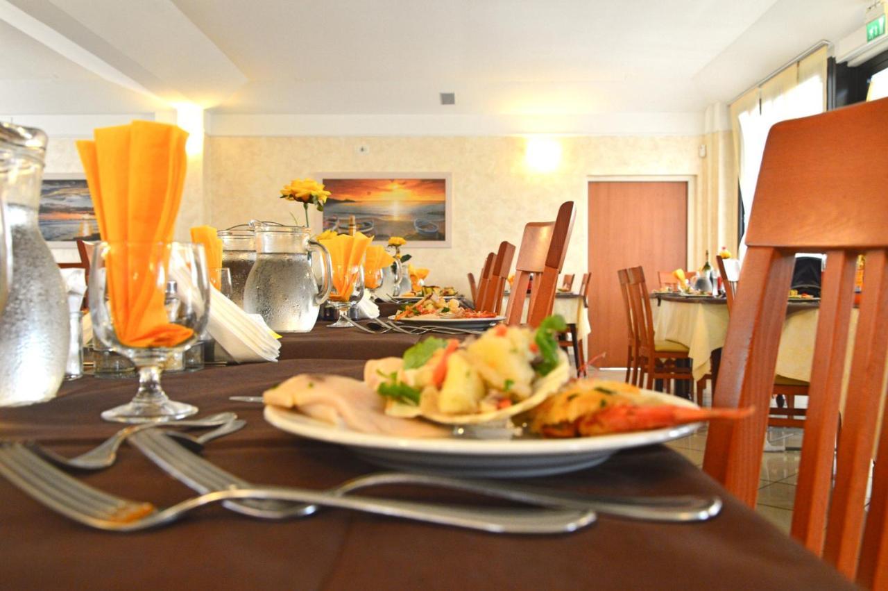 Hotel Karin Marebello Zewnętrze zdjęcie