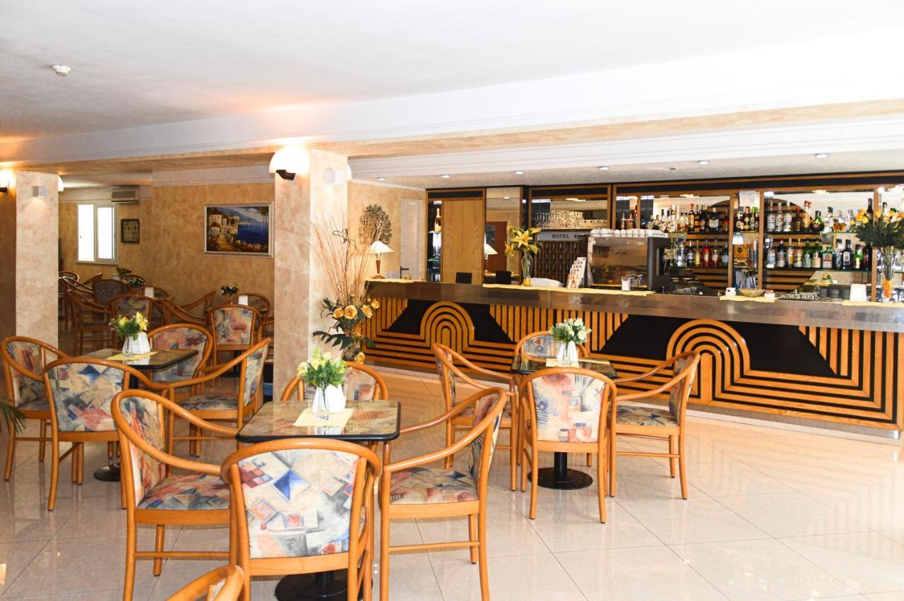 Hotel Karin Marebello Zewnętrze zdjęcie