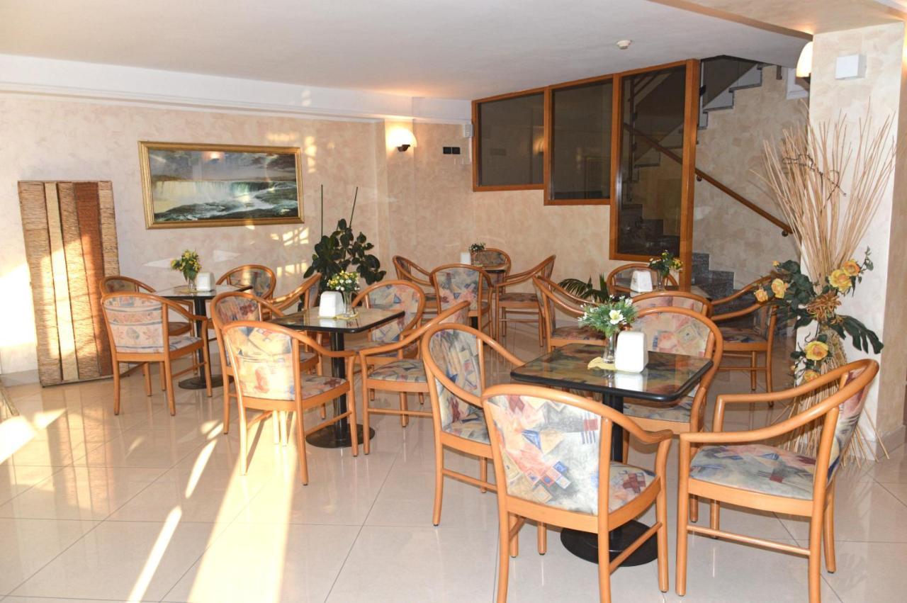 Hotel Karin Marebello Zewnętrze zdjęcie