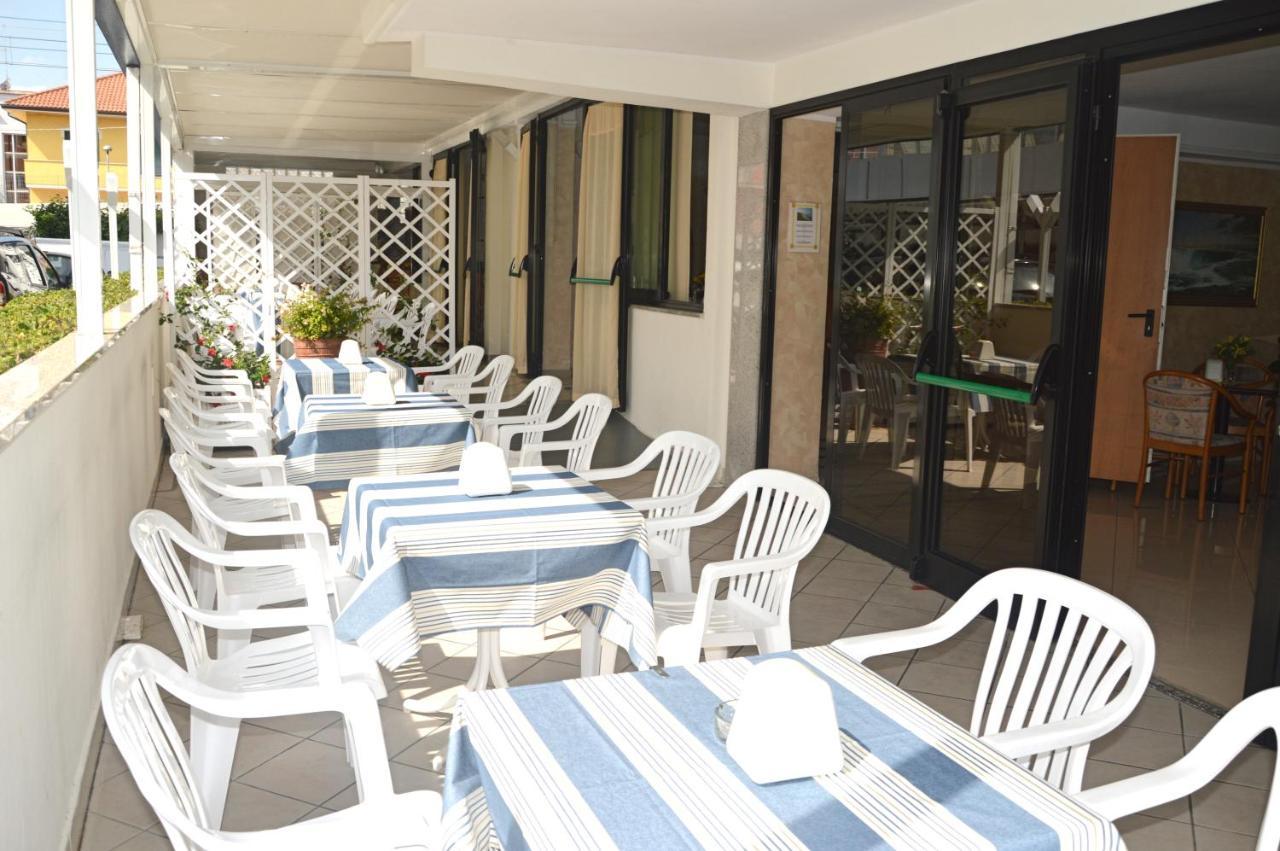 Hotel Karin Marebello Zewnętrze zdjęcie