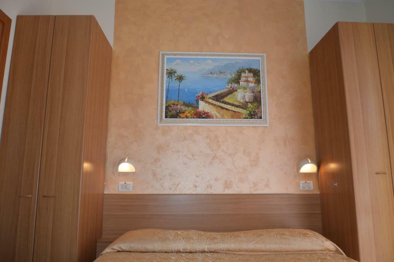 Hotel Karin Marebello Zewnętrze zdjęcie