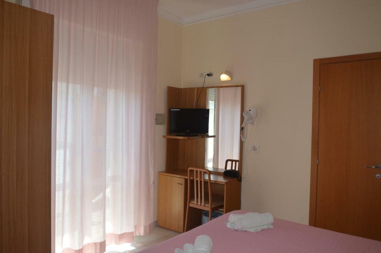 Hotel Karin Marebello Zewnętrze zdjęcie